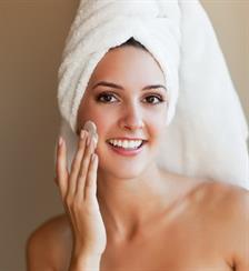Cara Scrubbing Wajah yang Benar