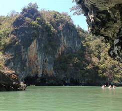 Serunya Jelajah Gua Karang Koh Hong di Phuket