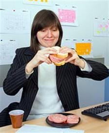 Manfaat Lebih Makan Siang di Kantor