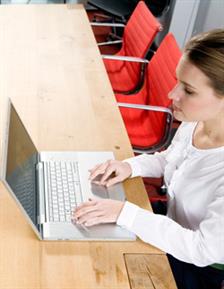 5 Hal Terlarang Saat Kirim Email Kantor
