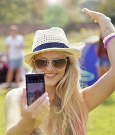 4 Cara Happy Saat Traveling