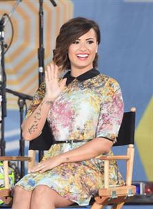 Sensasi Perawatan Kulit Ala Demi Lovato