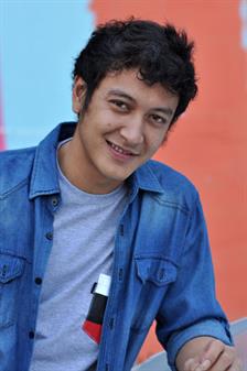 Dimas Anggara 'Digantung' Sheila On 7