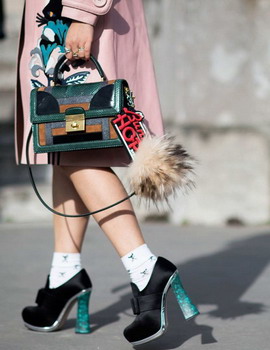 Kaus Kaki Sebagai Akesosi Unik dan Stylish