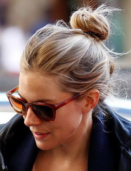 Cara Cepat Membuat Rambut Bun Head