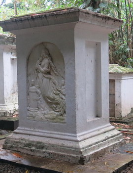 Mengunjungi Pemakaman Belanda