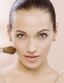 5 Trik Makeup Agar Terlihat Tirus 