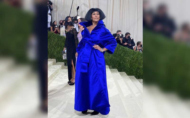 Tracee Ellis Ross mengenakan Balenciaga dan Tiffany